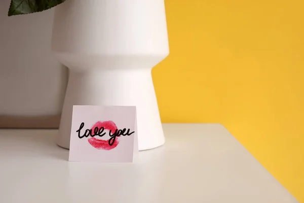 Картка Текстом Любить Тебе Столі Кімнаті День Святого Валентина — стокове фото