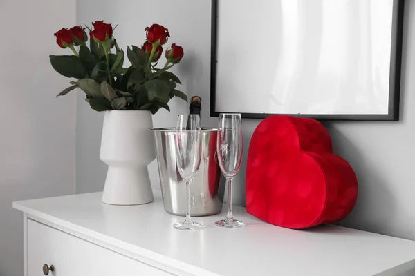 Gift Valentine Day Flowers Champagne Chest Drawers Room — Stock Photo, Image