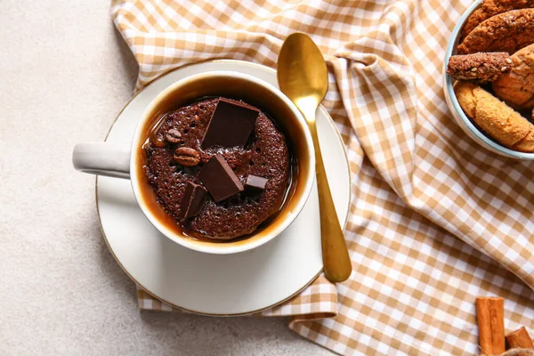 Cup Tasty Chocolate Brownie Light Background — Stock Photo, Image