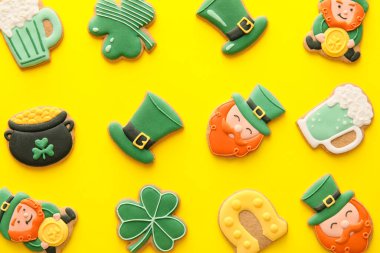 St. Patrick Günü kutlamaları için farklı lezzetli zencefilli kurabiyeler.