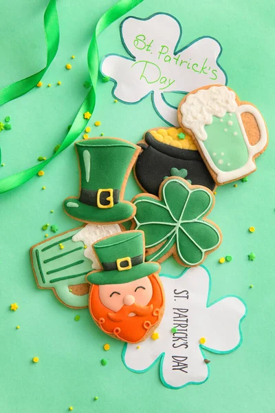 Composition Tasty Gingerbread Cookies Patrick Day Celebration Color Background — Stock Photo, Image