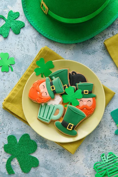 Composition Tasty Gingerbread Cookies Patrick Day Celebration Color Background — Stock Photo, Image