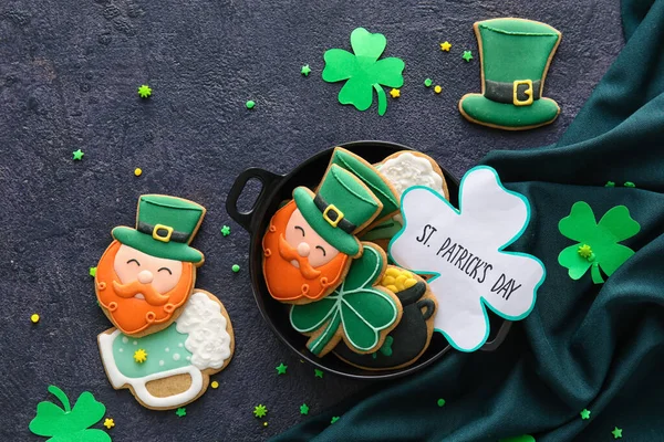 Composition Tasty Gingerbread Cookies Patrick Day Celebration Dark Background — Stock Photo, Image