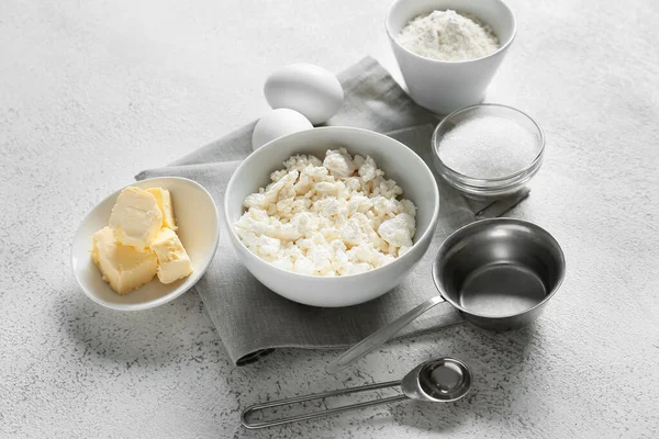 Ciotola Con Ricotta Ingredienti Preparare Frittelle Sfondo Bianco — Foto Stock