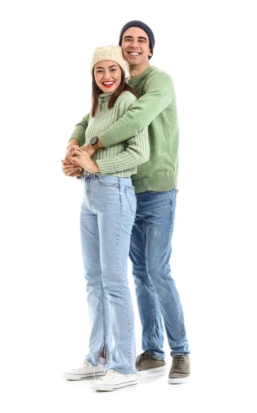 Glückliches Junges Paar Warmen Pullovern Auf Weißem Hintergrund — Stockfoto