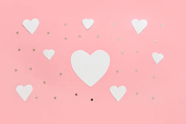 Güzel Kağıt Kalpler Pembe Arka Planda Konfeti Sevgililer Günü — Stok fotoğraf