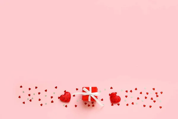 Bela Caixa Presente Coração Forma Confete Fundo Rosa Dia São — Fotografia de Stock