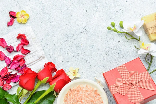 Hermosa Composición Spa Con Rosas Para Celebración Del Día San —  Fotos de Stock
