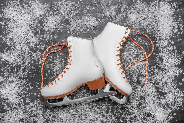 Ice Skates Snow Dark Background — Stock Photo, Image