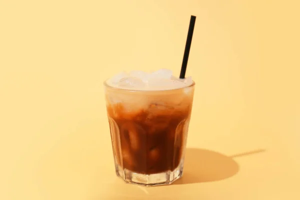 Glass White Russian Cocktail Yellow Background — Stock Photo, Image