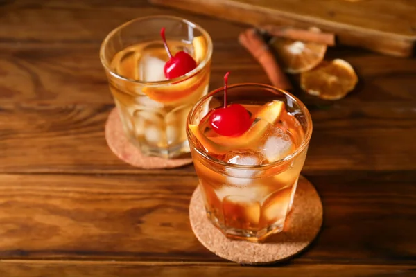 Glasses Tasty Old Fashioned Cocktail Wooden Background — Stock Photo, Image