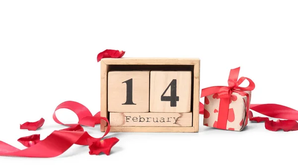Calendario Con Fecha San Valentín Caja Regalo Sobre Fondo Blanco — Foto de Stock
