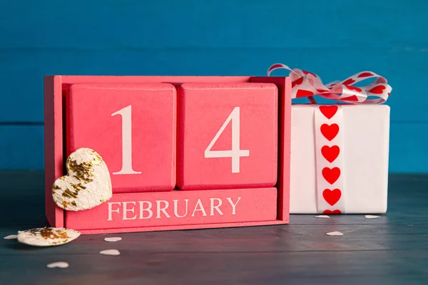 Calendário Com Data Dia Dos Namorados Caixa Presente Mesa — Fotografia de Stock