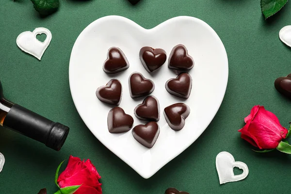 Composition Tasty Heart Shaped Candies Green Background — Stock Photo, Image