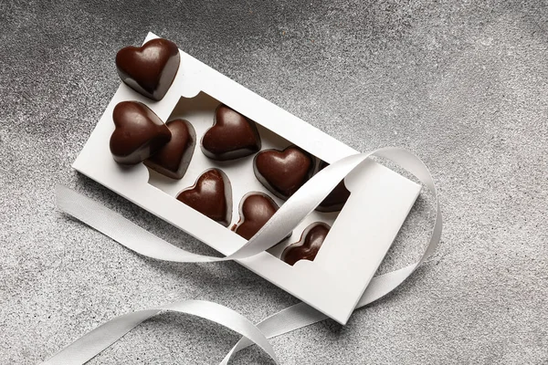 Box Tasty Heart Shaped Candies Grey Background — Stock Photo, Image