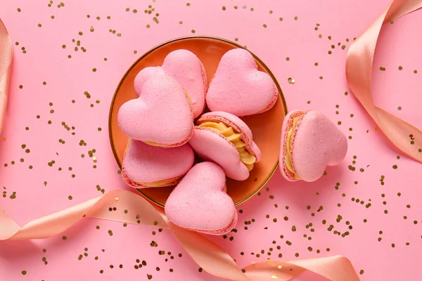 Plate Tasty Heart Shaped Macaroons Confetti Pink Background — Stock Photo, Image