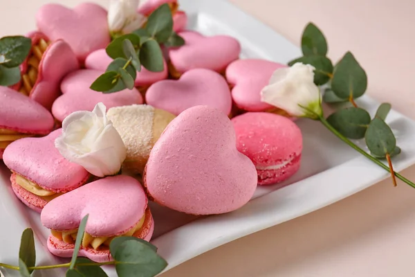 Plate Tasty Heart Shaped Macaroons Flowers Beige Background Closeup — Stock Photo, Image