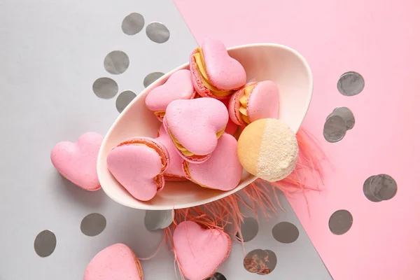 Bowl Tasty Heart Shaped Macaroons Confetti Color Background — Stock Photo, Image