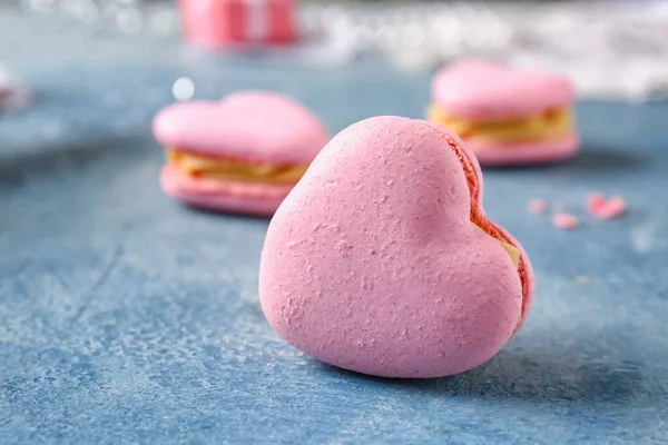 Tasty Heart Shaped Macaroon Blue Background — Stock Photo, Image