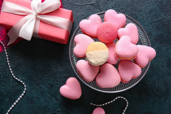 Dessert Stand Tasty Heart Shaped Macaroons Gift Box Black Background — Stock Photo, Image