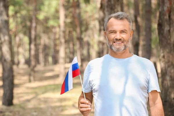 Knappe Volwassen Man Met Vlag Van Rusland Buiten — Stockfoto