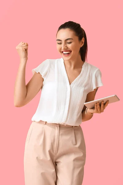 Happy Young Businesswoman Tablet Computer Pink Background — Stock Photo, Image