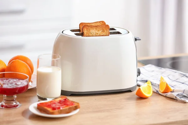 White Toaster Tasty Breakfast Table Light Kitchen — Stock Photo, Image