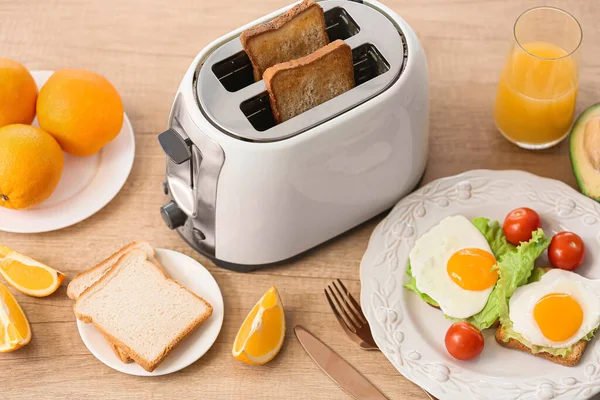 White Toaster Tasty Breakfast Table Kitchen — Stock Photo, Image