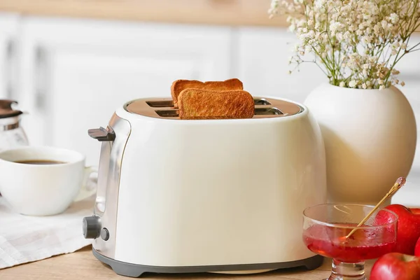 White Toaster Bread Slices Jam Apples Vase Table Kitchen Closeup — Stock Photo, Image