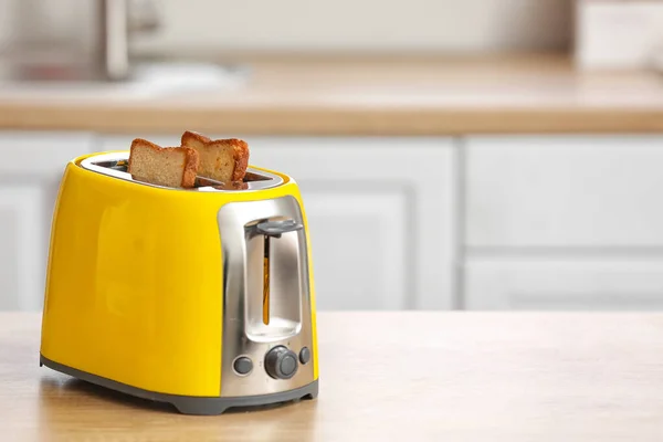 Yellow Toaster Bread Slices Counter Modern Kitchen — Stock Photo, Image