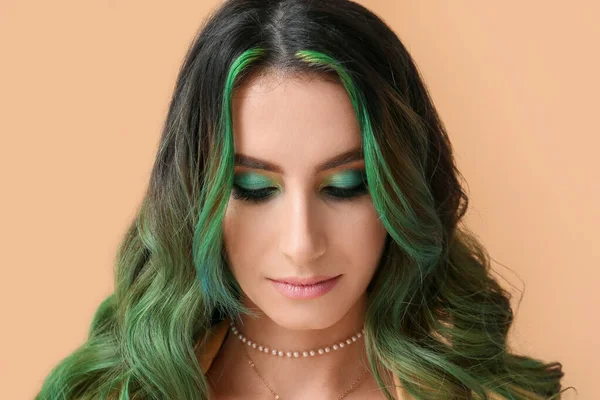 Beautiful Young Woman Unusual Green Hair Color Background — Fotografia de Stock