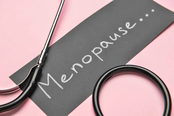 Бумага Словом Menopause Стетоскоп Розовом Фоне Крупный План — стоковое фото