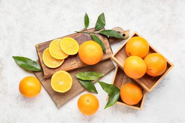 Wooden Boards Fresh Juicy Oranges Light Background — Stock Photo, Image