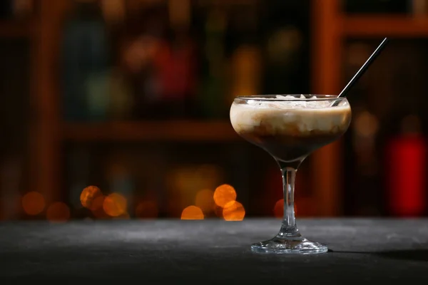 Verre Savoureux Cocktail Russe Blanc Sur Table Dans Bar — Photo