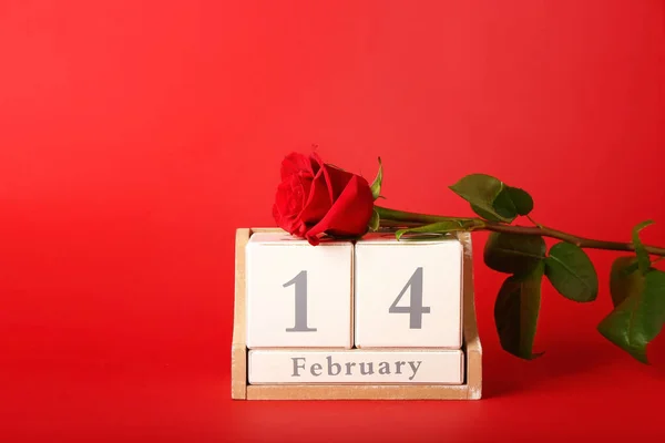 Kalendář Datem Února Růží Barevném Pozadí — Stock fotografie