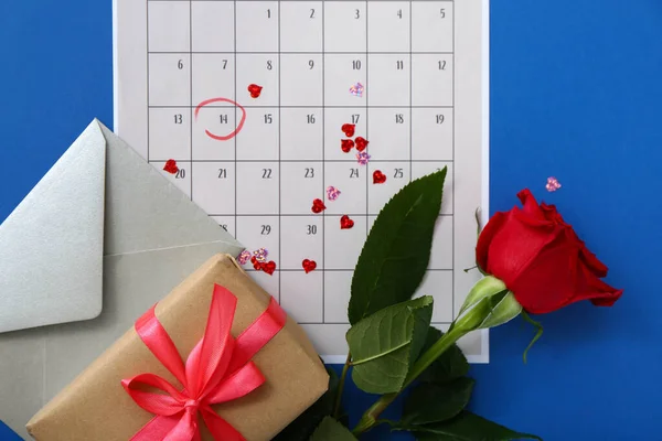 Calendario Con Data Del Febbraio Rosa Busta Regalo Sfondo Colori — Foto Stock