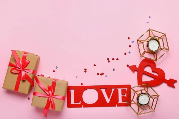 День Святого Валентина Подарки Слово Любовь Свечи Цветном Фоне — стоковое фото