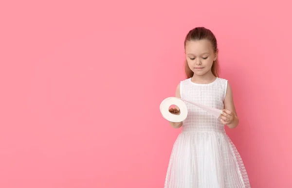 Little Girl Toilet Paper Color Background — Stock Photo, Image