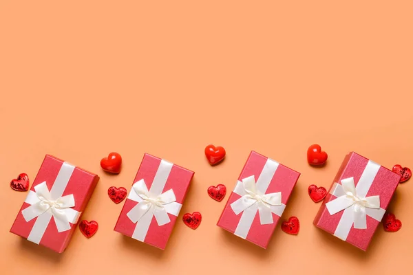 Regalos Para San Valentín Sobre Fondo Beige — Foto de Stock