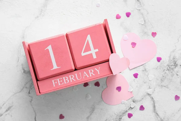 Calendar Date Valentines Day Heart Shaped Confetti White Marble Background — Stock Photo, Image