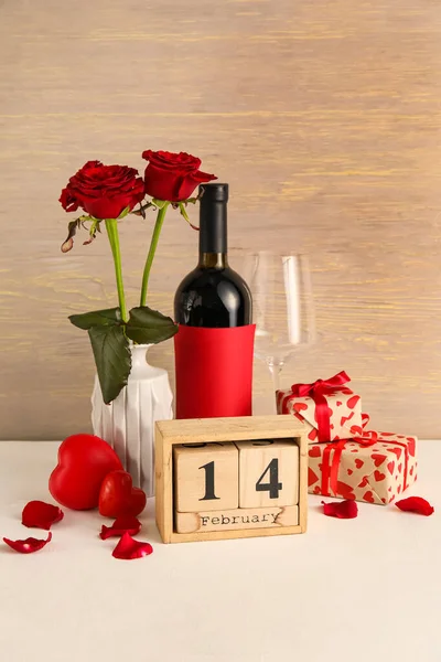 Calendario Con Fecha San Valentín Botella Vino Copa Cajas Regalo — Foto de Stock