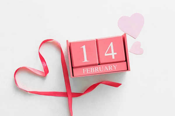Calendrier Avec Date Saint Valentin Coeurs Papier Ruban Sur Fond — Photo