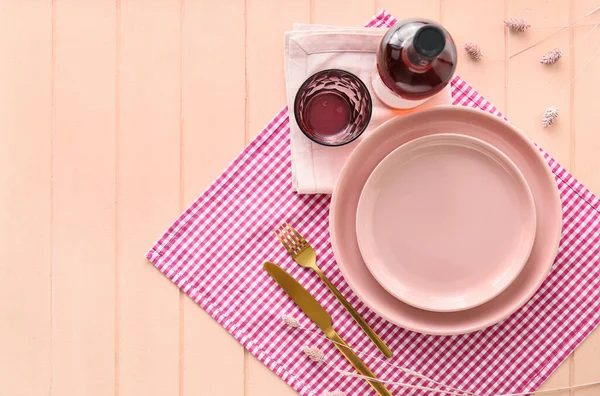 Beautiful Table Setting Bottle Wine Pink Wooden Background — Stock Photo, Image