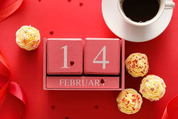 Calendário Com Data Dia Dos Namorados Xícara Café Cupcakes Saborosos — Fotografia de Stock