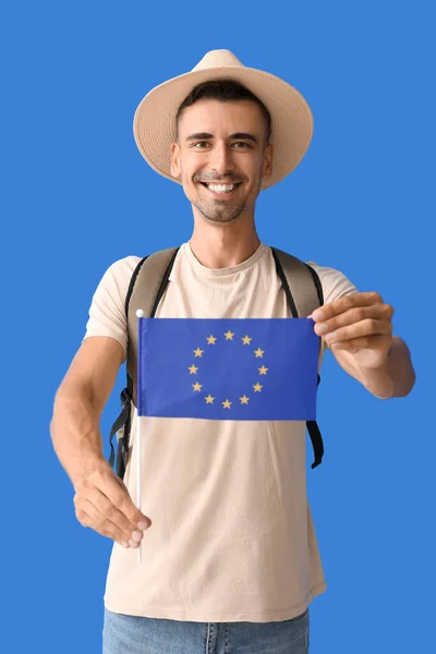 Άνδρας Τουρίστας Σημαία Της Ευρωπαϊκής Ένωσης Φόντο Χρώμα — Φωτογραφία Αρχείου