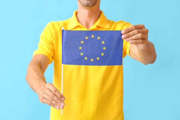 Jovem Com Bandeira União Europeia Sobre Fundo Cor — Fotografia de Stock