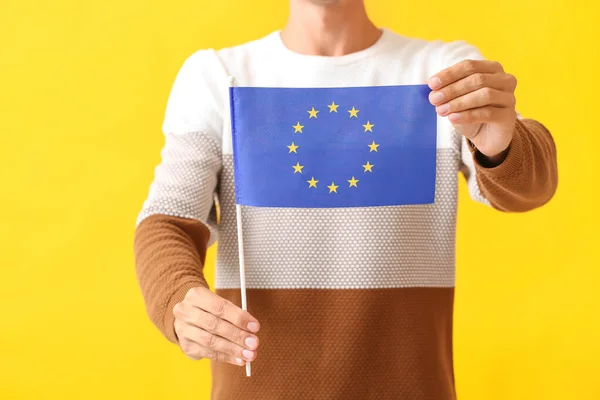Ung Man Med Europeiska Unionens Flagga Färg Bakgrund — Stockfoto
