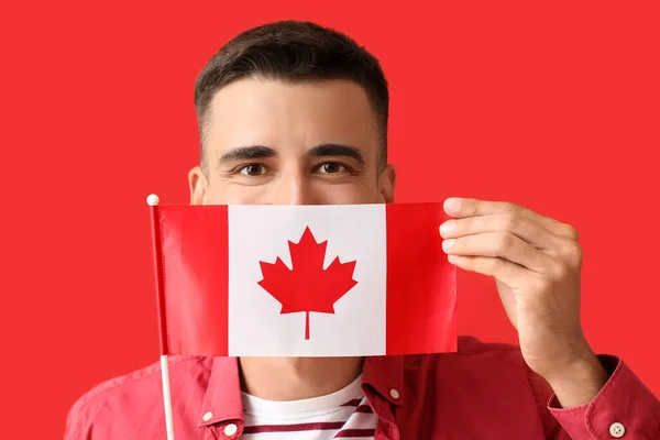 Giovane Con Bandiera Canadese Sfondo Rosso — Foto Stock