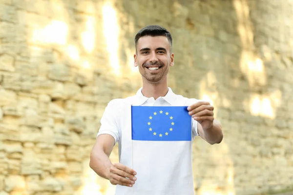 Молодой Человек Флагом Европейского Союза Открытом Воздухе — стоковое фото