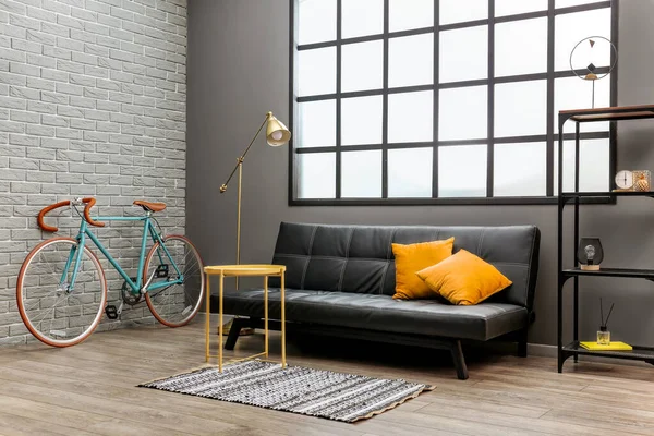 Interno Moderno Appartamento Con Divano Tavolo Bicicletta — Foto Stock